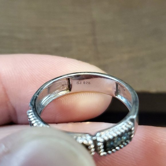 Size 8 925 Sterling Silver Beautiful Blue Diamonds Ring - Picture 5 of 8